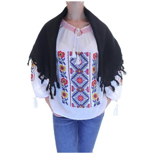 Basma traditionala neagra cu ciucuri 2