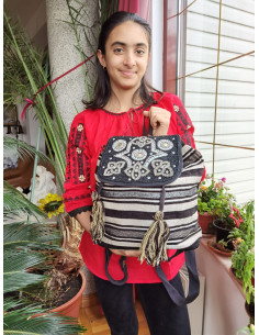 Rucsac din material textil cu broderie manuală, strasuri și paiete 2