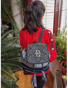 Rucsac din material textil cu broderie manuală, strasuri și paiete 2
