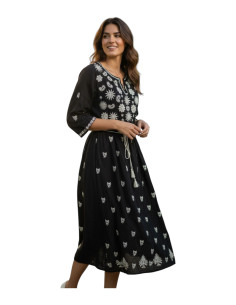 Rochie tradițională neagră din vâscoză cu broderie bej – mărimi S–3XL 2